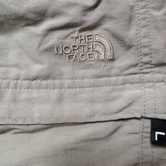 The North Face Men's Khaki Cargo Pants convertible - Picture 4 of 4